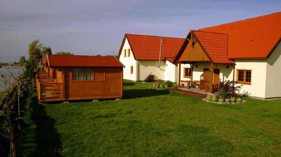 rekreačné stredisko stanové mestečko kemping celoročné vidiecke domy izby ubytovanie ubytovanie v Poľsku Baltské more Leba